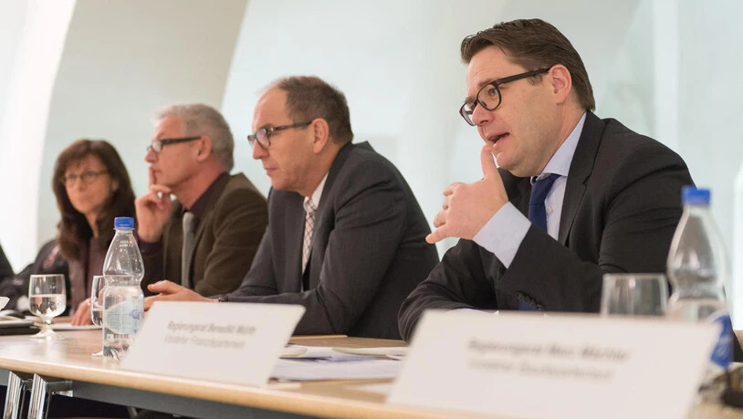 Der Finanzchef Benedikt Würth (rechts) und seine Regierungskollegen informieren über ihre Ziele 2017.Bild Pascal Büsser