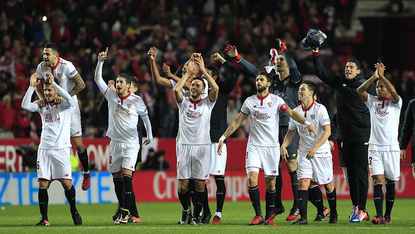 Der FC Sevilla feiert den Sieg gegen Leader Real Madrid