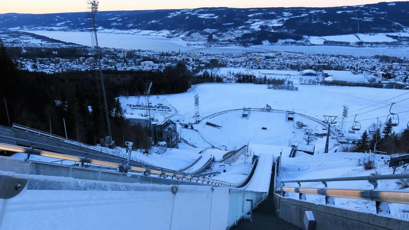Blick von der Sprungschanze in Lillehammer auf die Stadt. Bild Christian Ruch