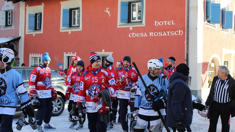Die Teams brechen mit grosser Vorfreude vom Hotel Chesa Rosatsch Richtung Eisplatz Celerina auf. Pressebilder