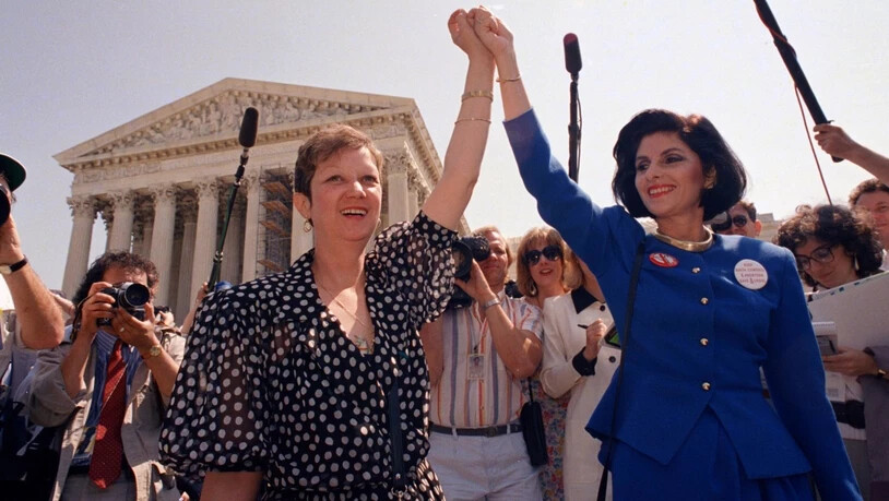 Norma McCorvey alias Jane Roe (links) mit ihrer Anwältin in einer Aufnahme von 1989: Ihr Fall legalisierte die Abtreibung in den USA. Nun ist sie 69-jährig gestorben. (Archivbild)