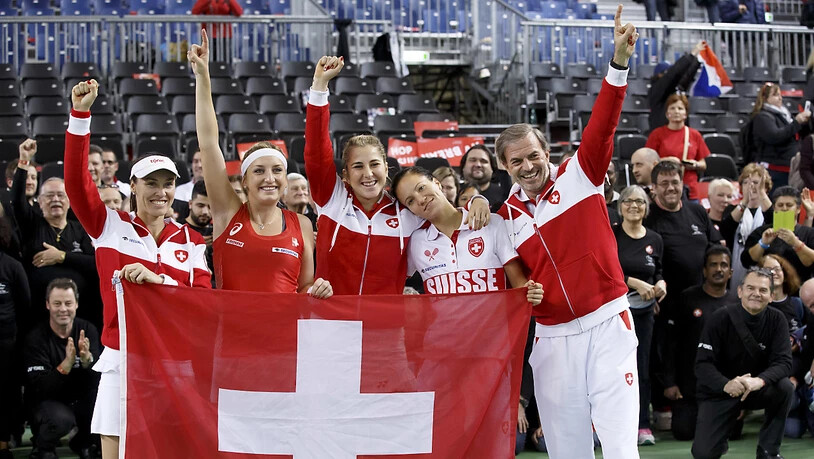 Die nächste Sternstunde in Minsk? Das Schweizer Fedcup-Team feiert den Sieg im Viertelfinal in Genf gegen Frankreich