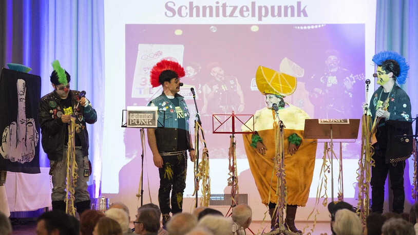 «Schnitzelpunk» bestreiten den wohl politisch unkorrektesten Teil des Abends. Bild Marco Hartmann