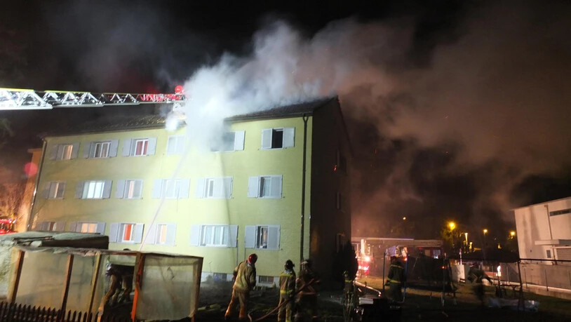 Die Asylunterkunft an der Porthofstrasse in Rapperswil-Jona brannte letzte Nacht. Bild Kantonspolizei St. Gallen
