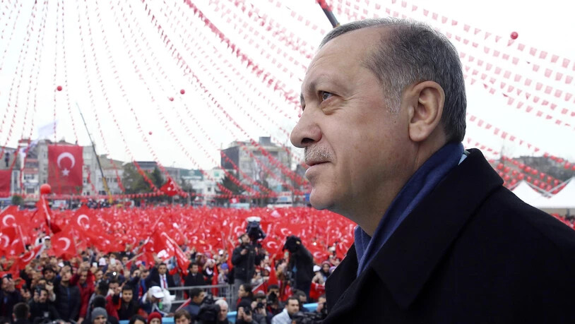 Sogar im Glarnerland fürchtet man ihn: Recep Tayyip Erdogan. Bild Keystone