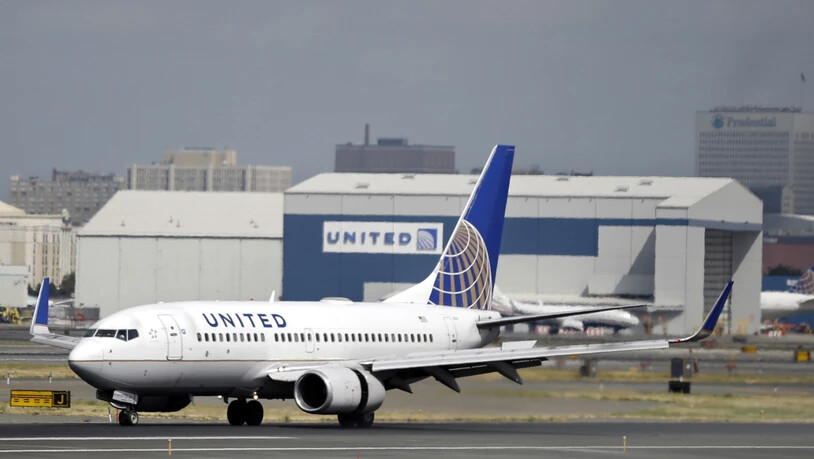 United Airlines entschädigt den unlängst rabiat rausgeworfenen Passagier aus einem ihrer Flugzeuge - die Details bleiben jedoch geheim. (Archivbild)