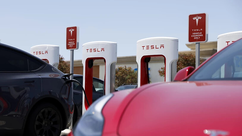 Ladestation für Tesla-Elektrofahrzeuge in Hawthorne im US-Bundesstaat Kalifornien. (Archivbild)