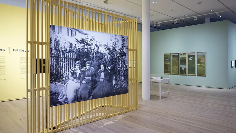 Die neue Daueraustellung "Kosmos Klee. Die Sammlung" zeigt grosse Fotos von Paul Klee.
