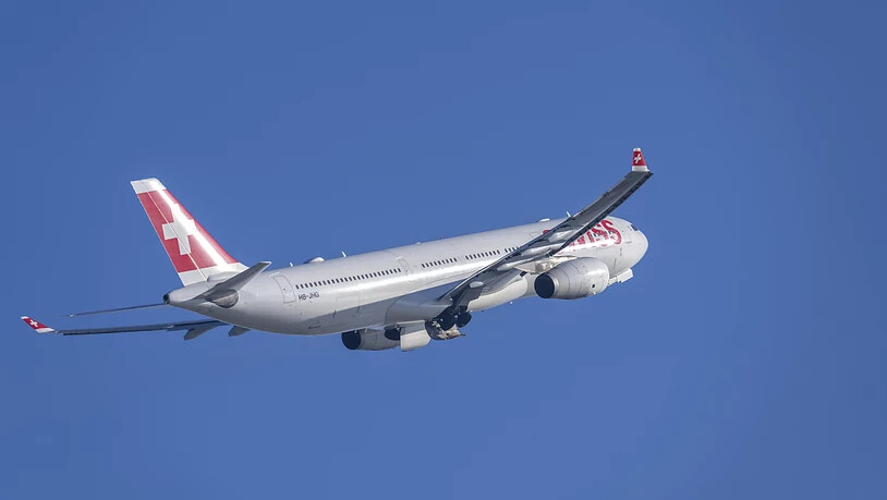 Die Fluggesellschaft Swiss hat wieder so viel Umsatz erwirtschaftet, wie zuletzt vor der Corona-Pandemie. (Symbolbild)