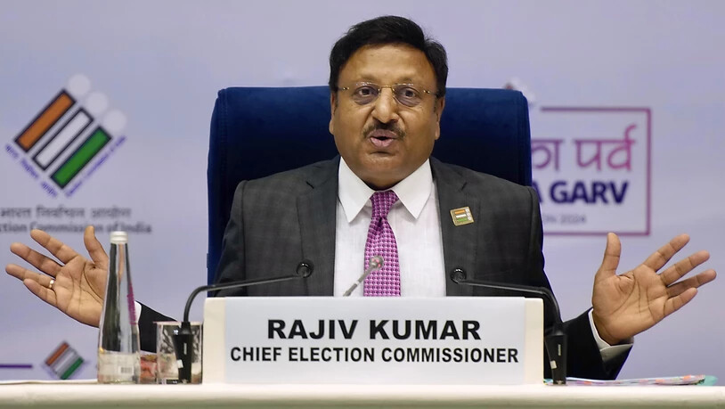 Rajiv Kumar, Oberster Wahlkommissar von Indien, spricht auf einer Pressekonferenz und gibt die Termine für die diesjährigen Parlamentswahlen bekannt. Foto: Manish Swarup/AP/dpa