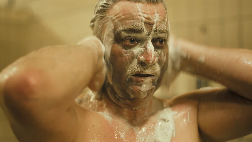 Kumpel Locke wäscht den Schmutz nach getaner Arbeit ab. Er ist einer der Protagonisten des Filmes "Wir waren Kumpel".