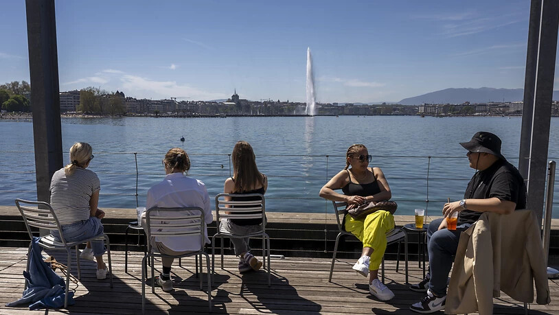 La vie est belle! Besonders in Genf bei 28 Grad und mit Blick auf den See.