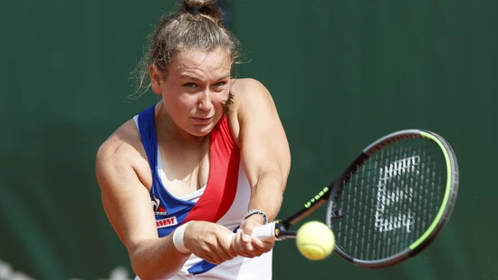 Wimbledon-Debütantin Ylena In-Albon spielt ab 12.00 Uhr Schweizer Zeit auf dem Aussenplatz 10 gegen die Amerikanerin Alison Riske