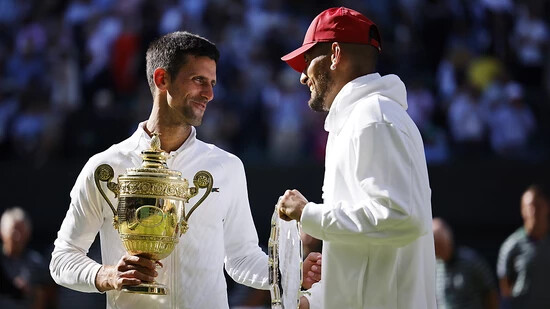 Verstehen sich mittlerweile bestens: Novak Djokovic (li.) und der unterlegene Finalgegner Nick Kyrgios