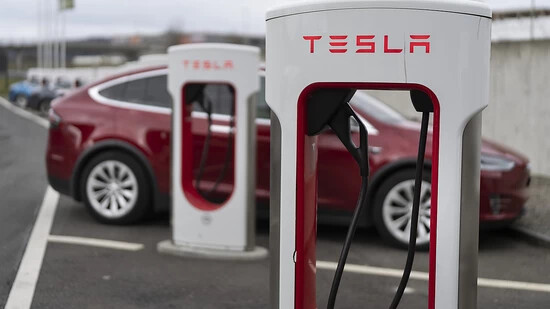 Der Elektroautobauer Tesla muss in China knapp über 1,1 Millionen Fahrzeuge wegen eines möglichen Sicherheitsrisikos zurückrufen. (Archivbild)