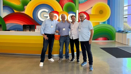 Unvergesslicher Besuch: Marco Quinter, Alex Fries, Patric Vogel und Franco Quinter (von links) waren im Silicon Valley bei Google zu Besuch.