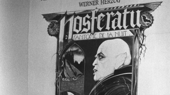 Ein lange geplantes Remake des Vampir-Horrorstummfilms "Nosferatu" von 1922 soll nun zu Weihnachten 2024 in die Kinos kommen. Im Bild Klaus Kinski in Zürich, der 1979 in einer Neuauflage mitspielte. (Archivbild)
