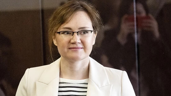 ARCHIV - Lilia Tschanyschewa steht während einer Anhörung im Juni 2023 in einem Gerichtssaal des Kirowski Bezirksgerichts im russischen Ufa. Foto: -/AP/dpa