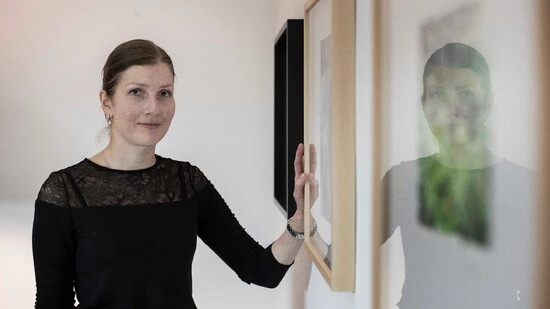 Im Glarnerland ist sie längst keine Unbekannte mehr: Die russische Künstlerin Ekaterina Chernetskaya beteiligt sich ebenfalls an der Frühlingsaktion in Glarus und hat ein Kinderbuch illustriert.