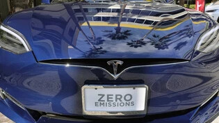 "Keine Emissionen" - 330 Millionen Dollar Verlust: Elektrohersteller Tesla gerät im ersten Quartal tiefer in die roten Zahlen.