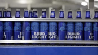 In den USA verlor AB Inbev Marktanteile mit den Marken Bud Light und Budweiser.  des Leichtbiers Bud Light. (Archiv)