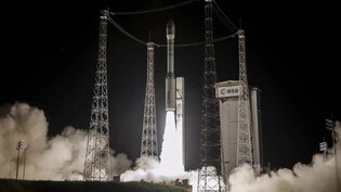 Verspätung auf dem Fahrplan des Weltraumbahnhofs: Ariane-5-Rakete startet in Kourou. (Archivbild)