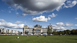 In Deutschland geht es mit der Wirtschaft aufwärts (Symbolbild vom Reichstag in Berlin).