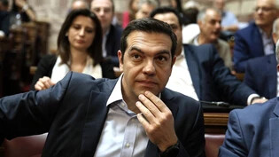 Griechenlands Regierungschef Alexis Tsiprias vor einer weiteren Kraftprobe im Parlament, das am Donnerstag über ein neues Sparprogramm befinden wird (Archiv)