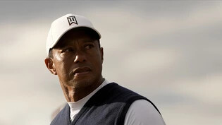 Ratloser Tiger Woods auf dem alten schottischen Küstenplatz