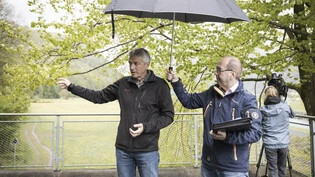 Im Zeitplan: Linthingenieur Markus Jud (links) und Linthkommissions-Präsident Kaspar Becker können vermelden, dass die Aufweitung des Escherkanals beim Kundertriet weiterhin auf Kurs ist.