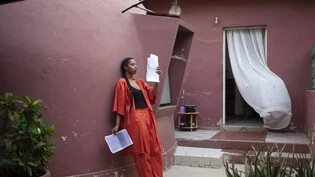 In "Aphasia" thematisiert die in Zürich und Dakar lebende Künstlerin Adji Dieye den Verlust der eigenen Sprache im Senegal. Es ist eine der Ausstellungen, die am Samstag in der Fotostiftung Schweiz und im Fotomuseum Winterthur eröffnet werden.