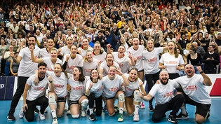 Die Volleyballerinnen von Neuchâtel UC freuen sich über den Finaleinzug im CEV-Cup, dem unter der Champions League angesiedelten Europacup-Wettbewerb