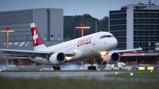 Bei der Swiss stehen wegen Triebwerksproblemen derzeit drei Flugzeuge vom Typ A320 am Boden. Wegen Wartungsarbeiten wird die Fluggesellschaft in den kommenden Monaten laut dem Swiss-Betriebschef aber insgesamt auf acht dieser Flugzeuge verzichten müssen…