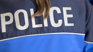 In einer gemeinsamen Aktion haben die Genfer und die Waadtländer Kantonspolizei in der ersten Märzwoche gleich drei Jugendliche festgenommen wegen des Verdachts auf Extremismus. (Symbolbild)