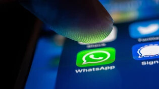 Ein Ausfall des Chat-Dienstes Whatsapp ist in der Nacht zum Donnerstag nach mehreren Stunden behoben worden. Auch andere Apps des Facebook-Konzerns Meta wie Instagram und Messenger waren zeitweise betroffen gewesen. (Symbolbild)