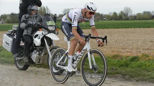 Mathieu van der Poel war auch bei Paris - Roubaix eine Klasse für sich