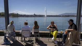La vie est belle! Besonders in Genf bei 28 Grad und mit Blick auf den See.