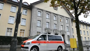 Das Bezirksgericht Zürich hat am Dienstag einen 26-jährigen Schweizer für einen Messerangriff auf einen 18-Jährigen wegen versuchter vorsätzlicher Tötung verurteilt. (Symbolbild)