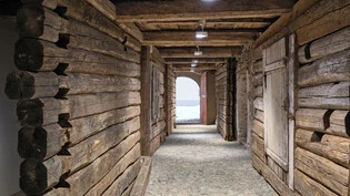 Holz aus anderen Häusern: Den Eingangsbereich der Galerie Tschudi hat Augustas Serapinas umgebaut. 