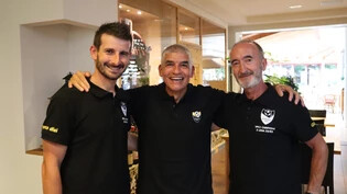 Gute Laune vor dem Saisonstart: Captain Luca Cristiano, Vereinspräsident Renato Cirolo und Trainer Luigi Zugnoni (von links) von Valposchiavo Calcio fiebern dem Auftakt in der 2. Liga regional entgegen.