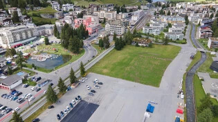 Diese Ansicht soll sich ändern: Der Bahnhof von Davos Dorf würde künftig beim Seehofseeli liegen, auf den angrenzenden Freiflächen sollen Erstwohnungen und touristische Bauten erstellt werden.