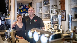 Eine lange Zeit: Seit 25 Jahren arbeitet Brigitte Gröner in der «Bierhalle» Chur. Ihr Chef,  Charly Glatzl, schätzt sie sehr als Angestellte und bezeichnet sie als «gute Seele der Churer ‹Bierhalle›.»