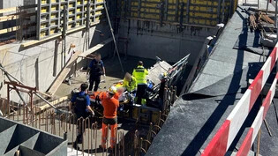 Gerüst bricht: Ein Arbeiter auf einer Baustelle in Chur stürzte am Montagvormittag in die Tiefe und verletzte sich dabei am Bein. 