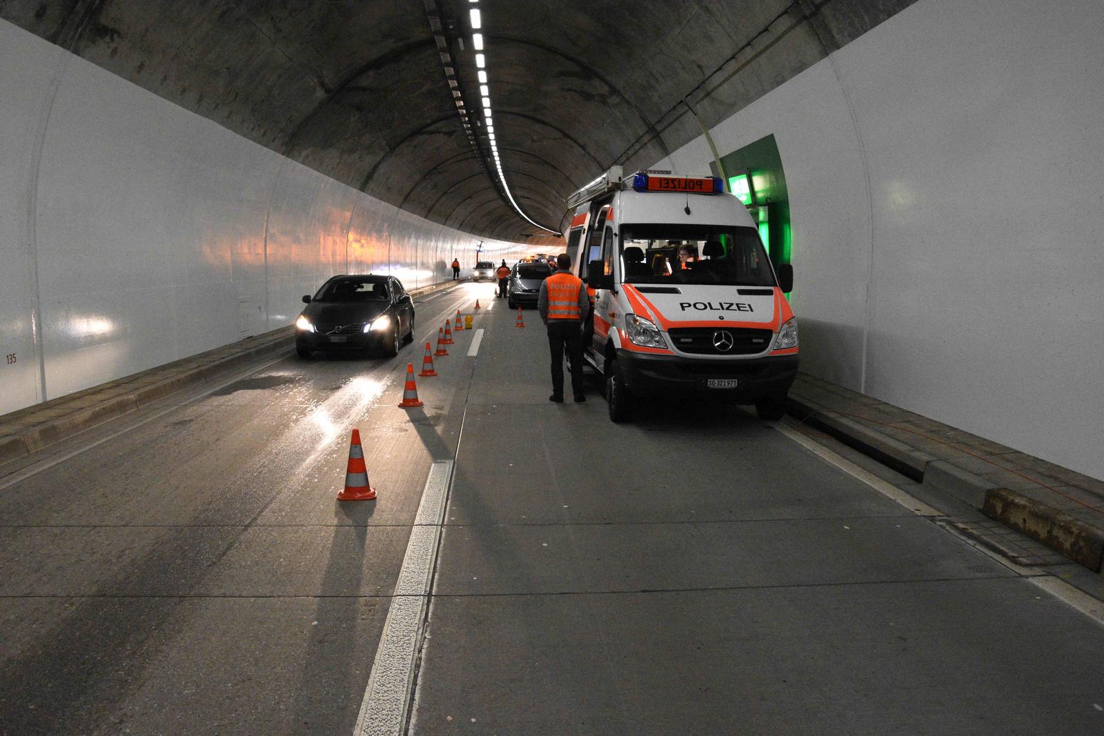 Die Kantonspolizei St. Gallen führte auf der Walenseeautobahn eine Grosskontrolle durch. KANTONSPOLIZEI ST. GALLEN