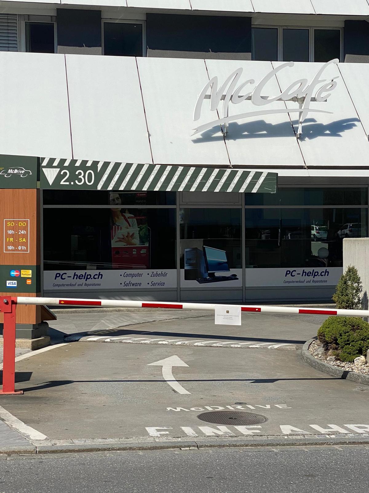 Die Zufahrt zum McDrive von McDonalds Chur ist geschlossen.
