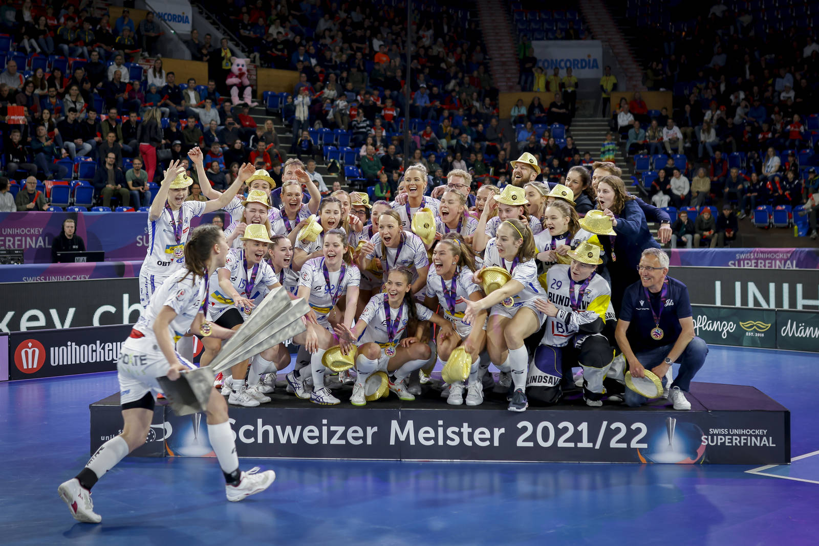 Verdiente Siegerinnen: Kloten-Dietlikon Jets feiert den neunten Meistertitel.