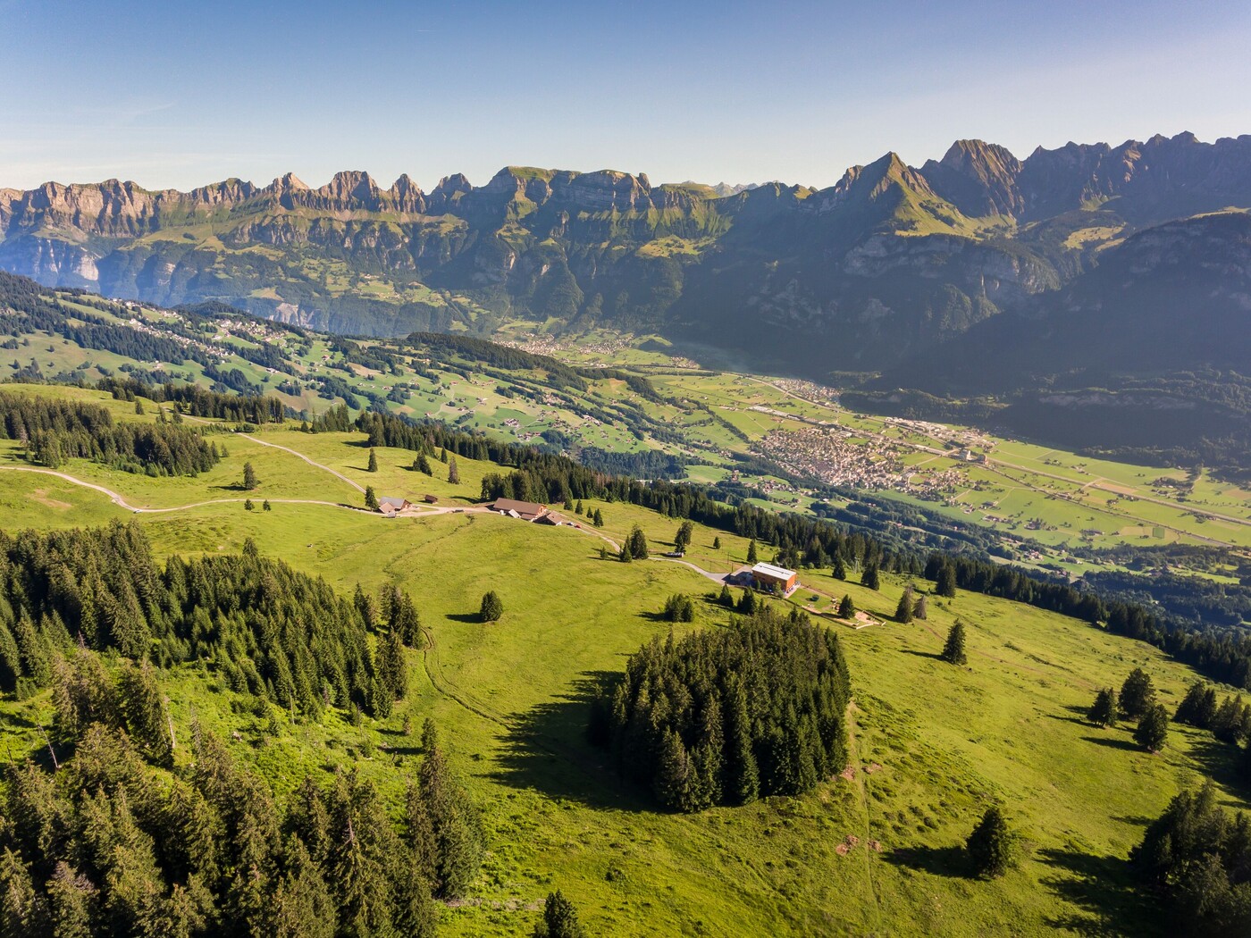 Sanfter Tourismus auf 1500 Meter: Das Berghotel Schönhalden ist mit der eigenen Gondelbahn erschlossen und fährt noch bis am 5. November.