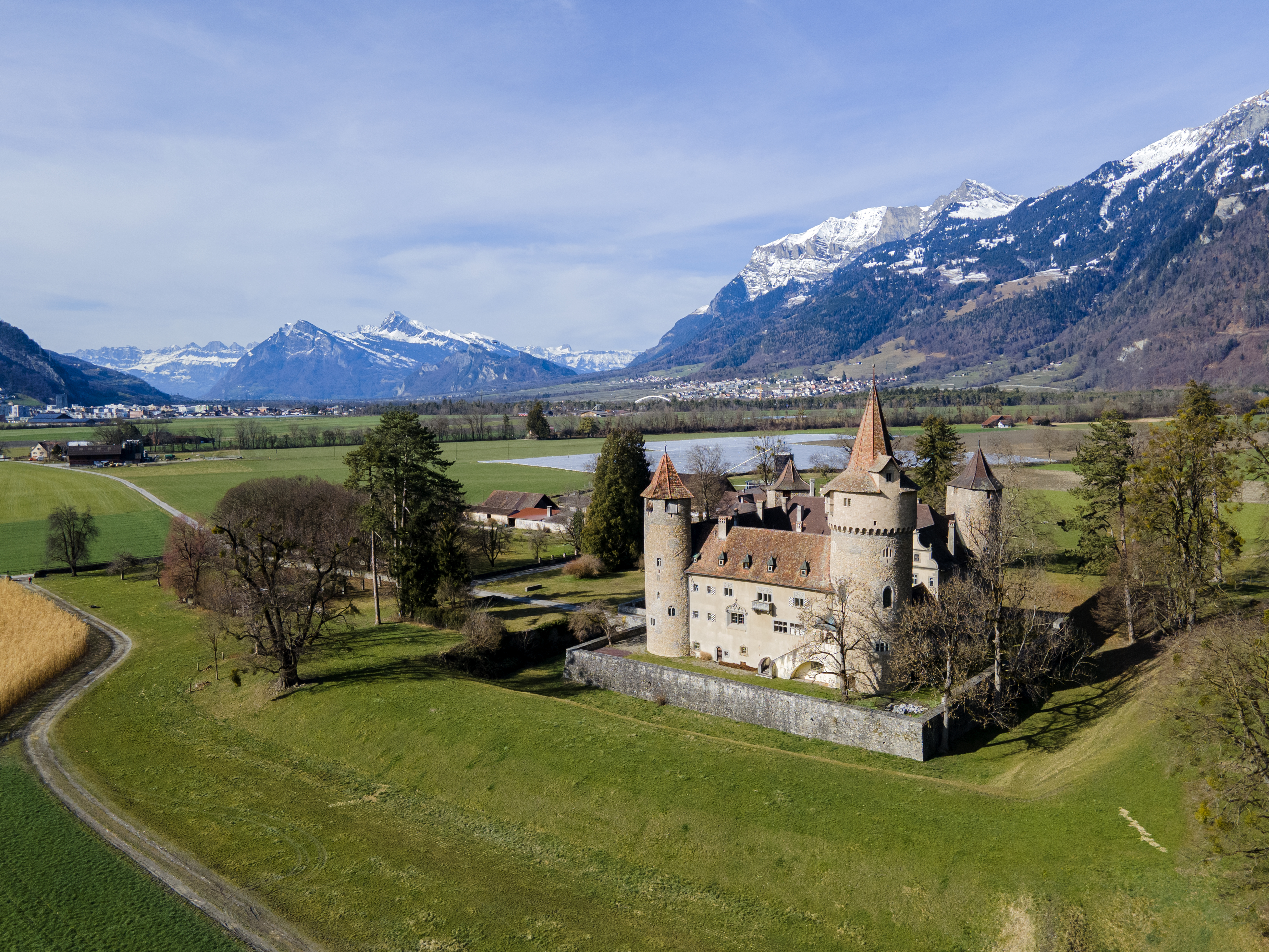 Die Strecke führt unter anderem durch Igis, am Schloss Marschlins vorbei bis ans Ufer der Landquart.