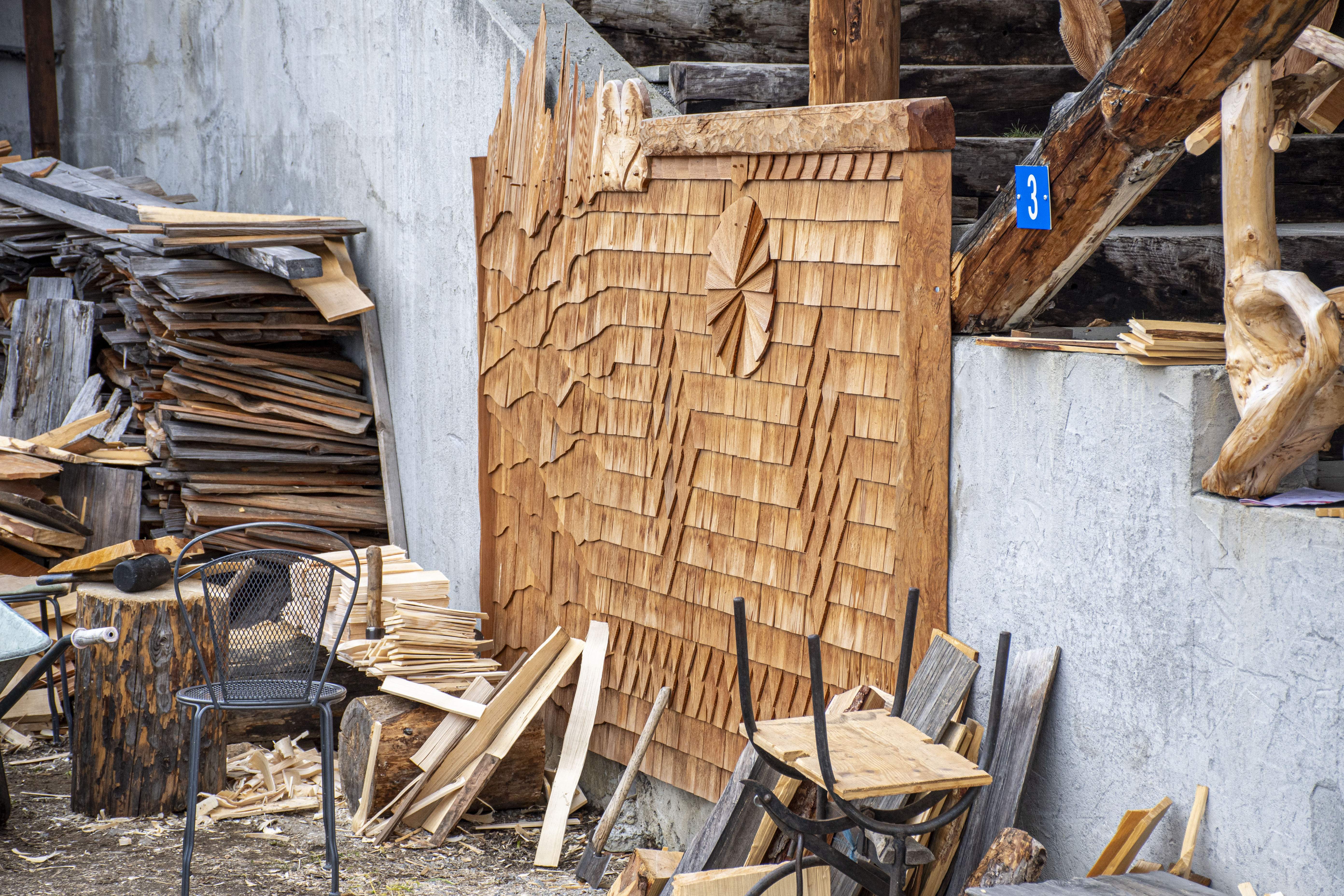 Mehr als nur Fassade: Für eine Kunstausstellung fertigte er eine spezielle Schindel-Wand.