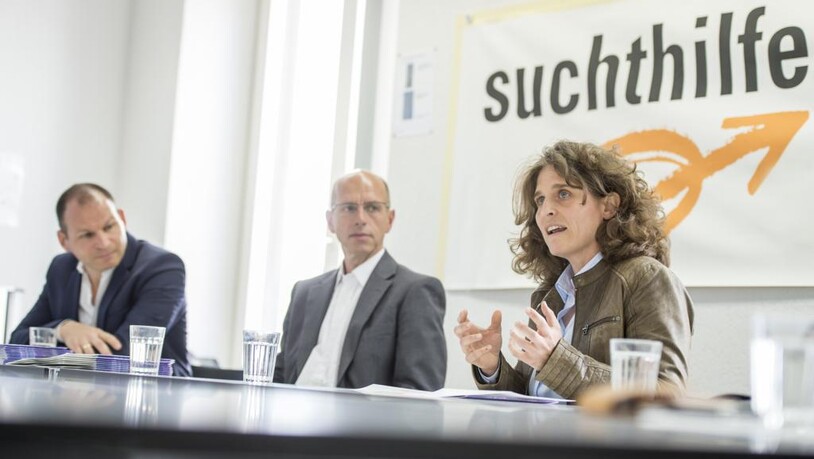 Boris Quednow,  Sebastian Kirsch und Susanna Gadient (von links) bei der Präsentation des Suchtberichts 2017.
